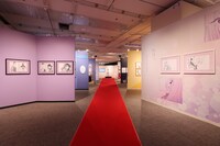 「5th Anniversary『その着せ替え人形は恋をする』展覧会」東京会場の様子。