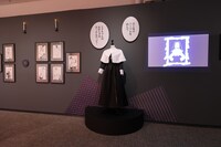 「5th Anniversary『その着せ替え人形は恋をする』展覧会」東京会場の様子。