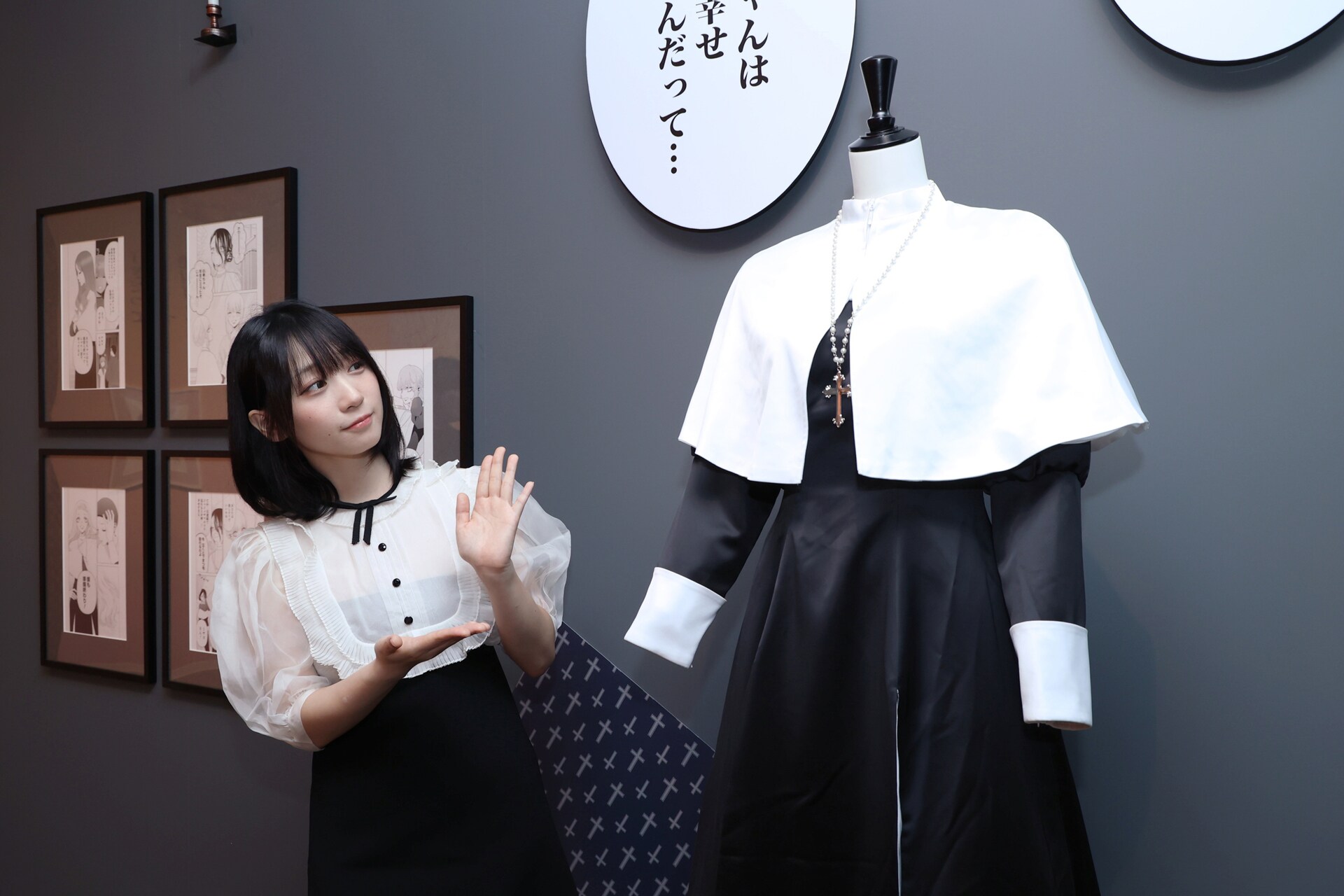 着せ恋」展が開幕、あかせあかりと伊織もえが原稿・イラストなど300点