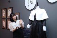 「5th Anniversary『その着せ替え人形は恋をする』展覧会」東京会場の内覧会に参加した伊織もえ。