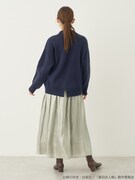 「夏目友人帳 ニャンコ先生ニットプルオーバー」着用イメージ。