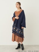 「夏目友人帳 ニャンコ先生ニットストール」着用イメージ。