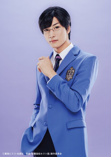 里中将道扮する鳳鏡夜。