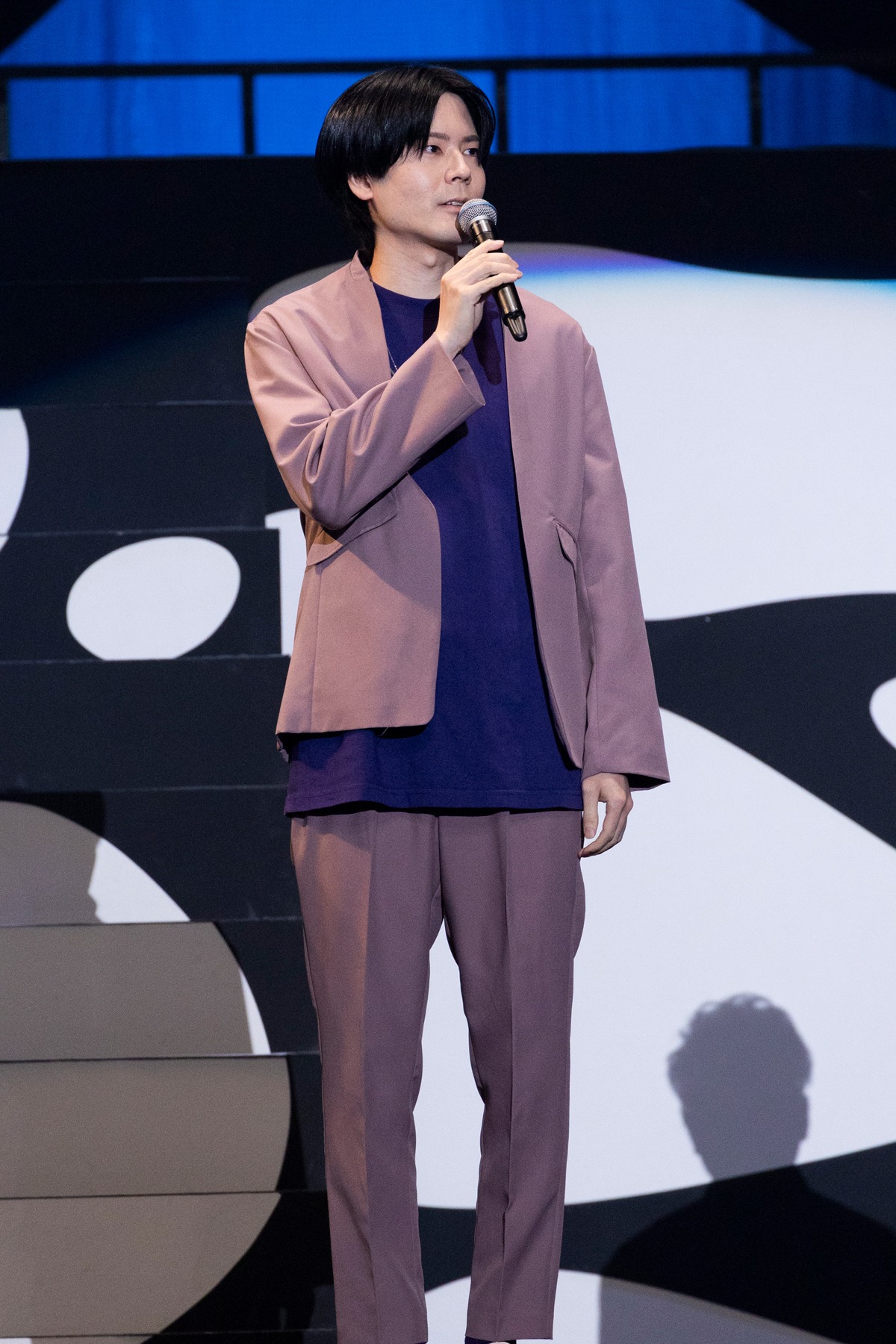 内山昂輝