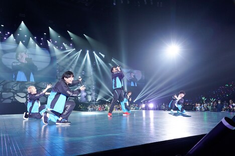 STYLE FIVEのライブの模様。