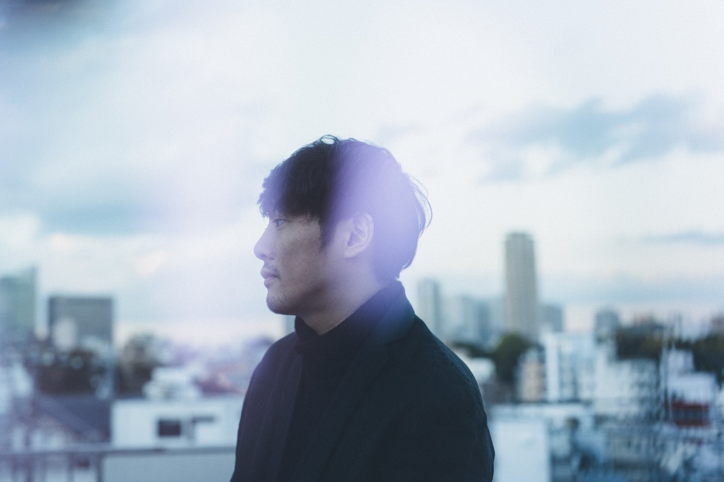 監督の藤井道人。(c)後藤武浩