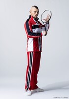 大久保圭介扮するデューク渡邊。