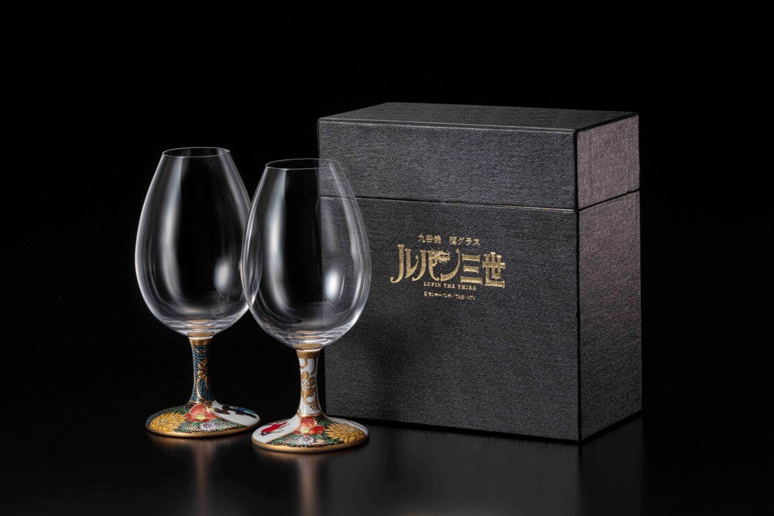 「ルパン三世」九谷焼の酒グラス、職人手描きの伝統的な柄にルパン＆不二子を添えて