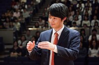 岡部ひろき扮する松原。(c)2024「カラオケ行こ！」製作委員会