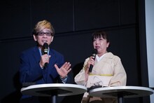 左から山寺宏一、冨永みーな。