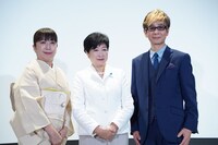 左から冨永みーな、小池百合子東京都知事、山寺宏一。