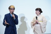 左から山寺宏一、冨永みーな。