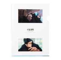 五条悟と夏油傑のビジュアルを使用したA4クリアファイルの表面。 (c)MEN’S NON-NO 2023年10月号増刊／集英社 (c)芥見下々／集英社・呪術廻戦製作委員会