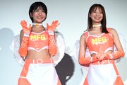 MFGエンジェルスの佐々木萌香（左）、東条澪（右）。