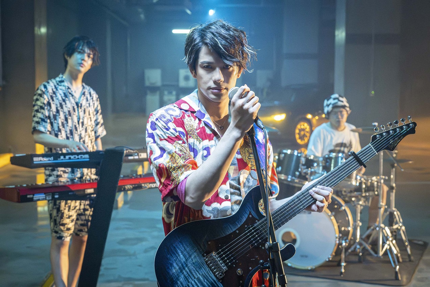 JET JACKETを演じるキャストたち。左から松延知明、森崎ウィン、高尾悠希。 (c)フジテレビ