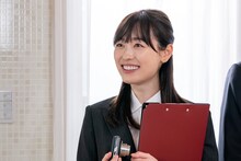 福原遥扮する月下咲良。