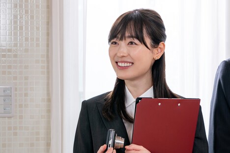 福原遥扮する月下咲良。