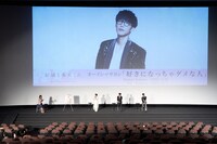 先行上映会後のトークショーの様子。