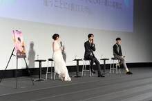 左から鬼頭明里、梅原裕一郎、オーイシマサヨシ。