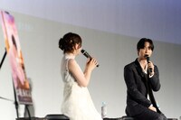 鬼頭明里と梅原裕一郎。