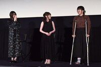 左から、上田麗奈、久野美咲、岡田麿里監督。