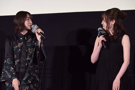 左から、上田麗奈、久野美咲。