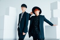 オープニングテーマ「grayscale dominator」を手がけるOxT。