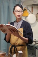 朝倉あき演じる逸見千波。 (c)「きのう何食べた？ season2」製作委員会 (c)よしながふみ／講談社