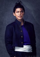 小柳心扮する東堂葵。