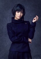 長谷川愛扮する禪院真依。