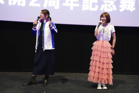 左から皆川純子、高橋美佳子。