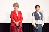 左から伊倉一恵、一龍斎春水。