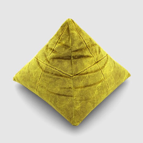 「聖帝十字クッション」