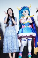 左から関根明良、キュアスカイ。