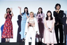 キュアウィングチーム（後列）。後列左から嶋村侑、本泉莉奈、古賀葵、村瀬歩。