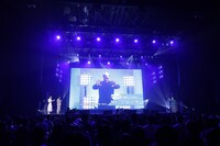 TVアニメ「帰還者の魔法は特別です」ステージイベントの様子。