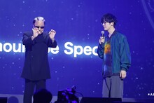 左から応援アンバサダーのMr.マリック、デジール・アルマン役の寺島拓篤。