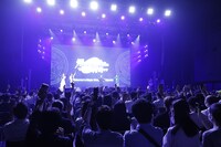 TVアニメ「帰還者の魔法は特別です」ステージイベントの様子。