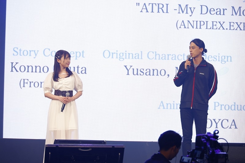 左から赤尾ひかる、片岡裕貴プロデューサー。