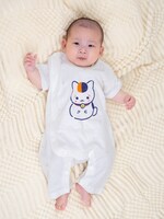 「にゃんぷち」第1弾アイテムのロンパース。