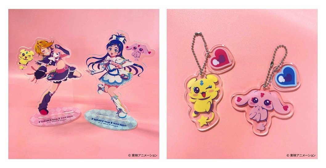 アクリルスタンドとアクリルキーホルダー。