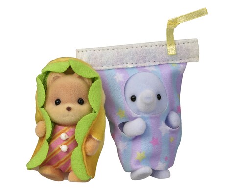左から「キャラメルイヌの赤ちゃん（ホットドック衣装）」と「ゾウの赤ちゃん（ドリンク衣装）」。