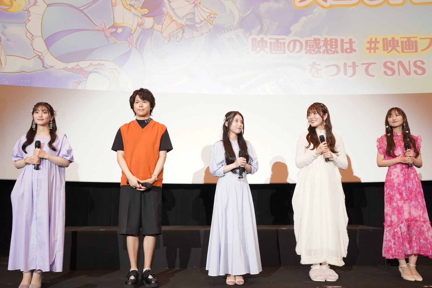 左から、古賀葵、村瀬歩、関根明良、加隈亜衣、七瀬彩夏。