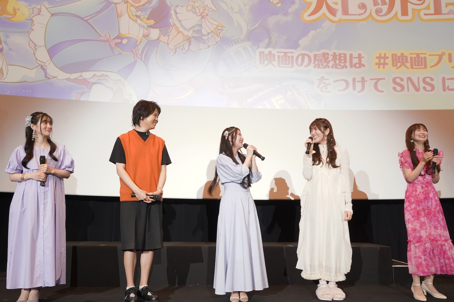 左から、古賀葵、村瀬歩、関根明良、加隈亜衣、七瀬彩夏。