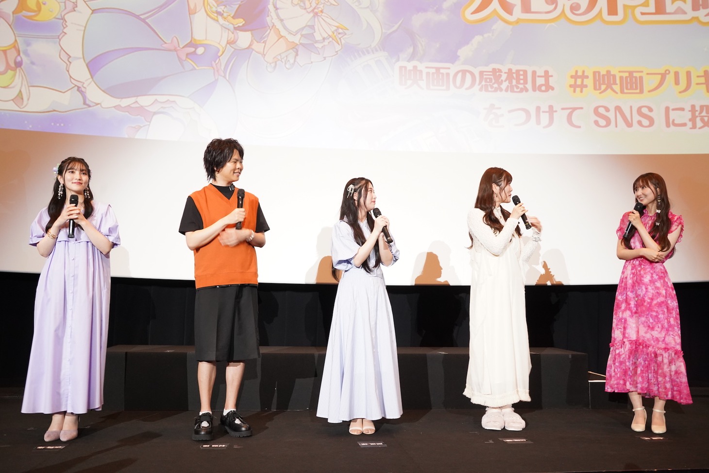 左から、古賀葵、村瀬歩、関根明良、加隈亜衣、七瀬彩夏。