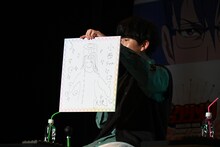 梶田大嗣による「天高く舞う泣いた小西克幸」。