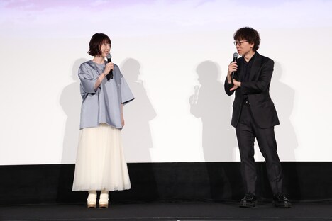 左から花澤香菜、新海誠監督。