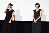 左から真木よう子、江口のりこ。