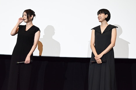 左から真木よう子、江口のりこ。