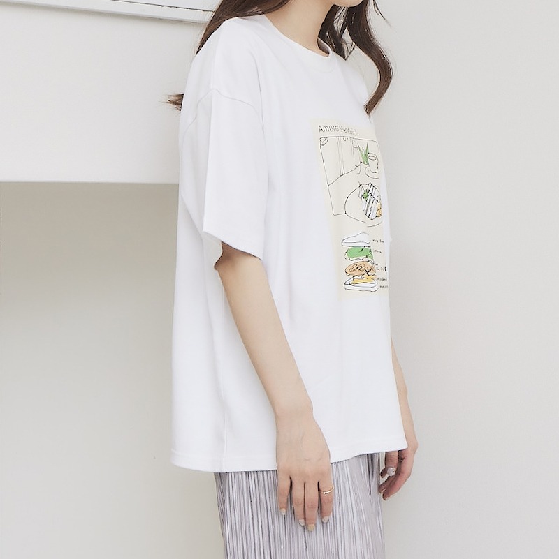 「ZERO STAR『名探偵コナン』Tシャツ ホワイト / 安室透」の着用例。